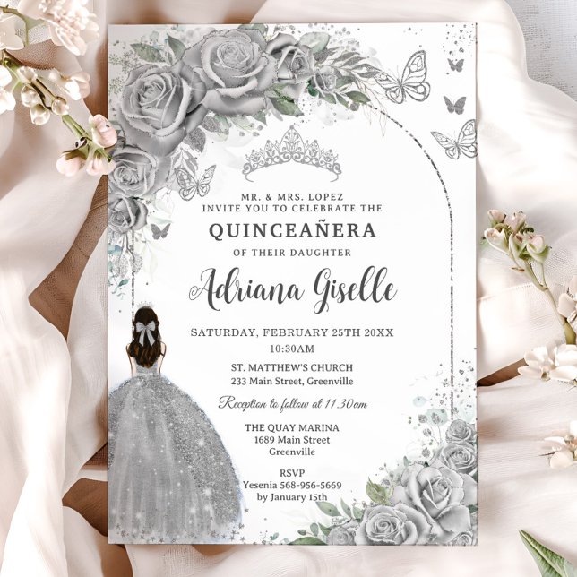 Convites Quinceañera Silver Rosas Floral Moça P (silver-floral-flowers-roses-butterflies-brunette-princess-silver-crown-dress-Quinceañera-invitation)