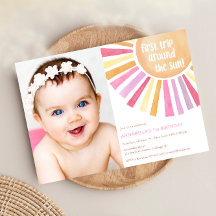 Rapariga Sunshine primeira viagem à volta da festa