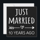 Convites Recem casados 10 Anos Atrás<br><div class="desc">Design bonito, perfeito para qualquer um que está casado há 10 anos e para uma cerimônia de renovação do voto de casamento. Ele faz um excelente combinando roupa para casais! recem casados 10 Anos Atrás, citação de um casal que se casou há 10 anos ou casal renovando votos de casamento...</div>