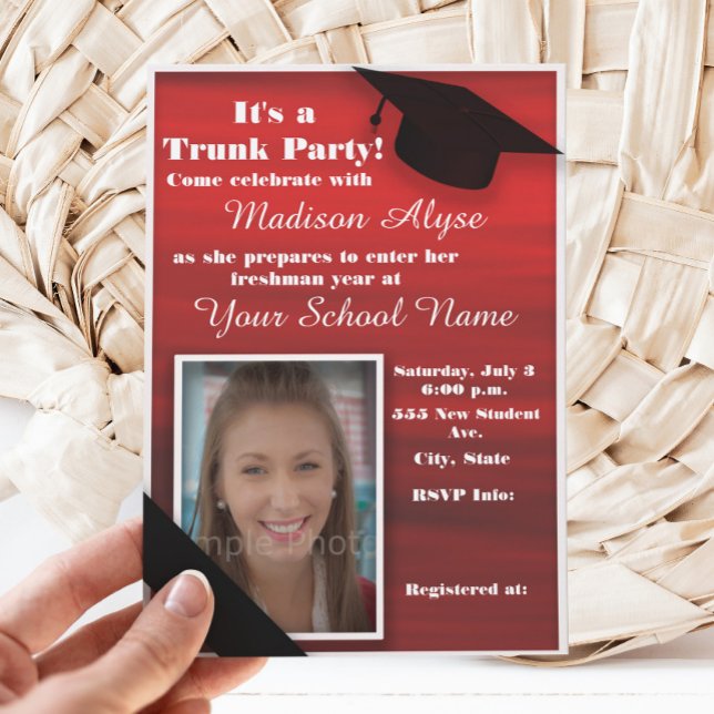 Convites Red Black White College Trunk Party Dort Chá (Red and black graduation trunk party photo invitation)