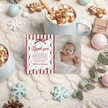 Convites Red Winter First Birthday Photo Thank You<br><div class="desc">A sweet winter-themed first birthday photo thank you card featuring festive red stripes,  delicate snowflakes,  and an adorable picture of your little one. Perfect for sharing gratitude after a holiday or winter one-derland celebration. Customizable with your child’s name and message,  creating a warm and memorable keepsake for your guests.</div>
