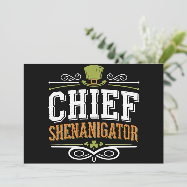 Convites Retro Chief Shenanigator Chapéu Sortudo do Leprech (Em pé/Frente)