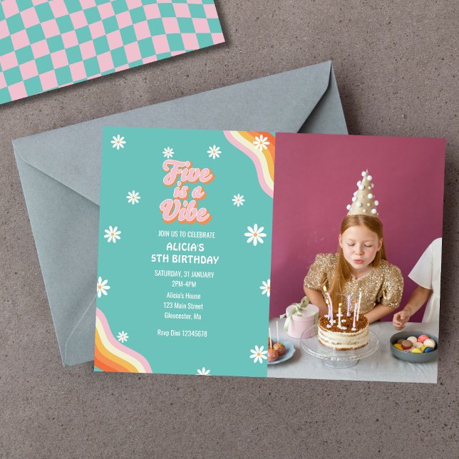 Convites Retro Rainbow FIVE é um 5 Vibe Groovy Aniversário (Criador carregado)