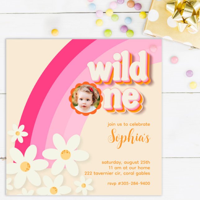 Convites Retro Wild One Daisy Pink Photo Invitation | Boho (Criador carregado)