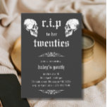 Convites RIP 20s para sua aniversário de 30 anos de Skulls<br><div class="desc">RIP 20 e 20 anos Engraçado Caveira Funeral aniversário de 30 anos Convite | Convites de aniversário para adultos | Descanso Negro e Branco em Convites à 30 de Paz | Terceira Celebração de Aniversário Este design gótico, porém engraçado, apresenta dois crânios opostos em um tema de funeral e a...</div>