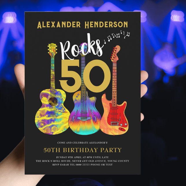 Convites Rock and Roll 50th Festa de aniversário (Rock and roll 50th birthday invitation for him funky guitars cool modern gold typography on black)