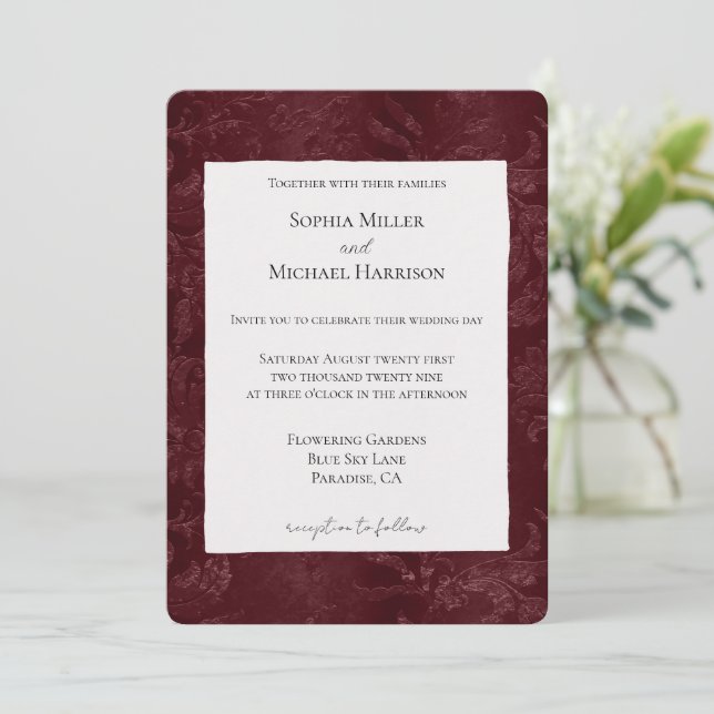 Convites Romantic Deep Red Burgundy Floral Wedding (Em pé/Frente)