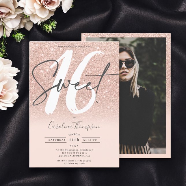 Convites Rosa dourado com fonte ombre fotografar doce 16 (Rose gold glitter ombre font blush photo Sweet 16 Invitation)