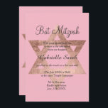 Convites Rosa dourado tipografia rosa Bat Mitzvah<br><div class="desc">Rosa dourado tipografia rosa Bat Mitzvah convite. Celebre o Bat-Mitzvah da sua filha com esta tipografia moderna, simples, elegante e elegante, com rosa de pincel de ouro, com letra de mão num fundo rosa pastel personalizável. Perfeito para um partido simples, elegante e moderno Personalize o convite do Bat Mitzvah com...</div>