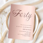 Convites Rosa gold script simples aniversário de 40 anos<br><div class="desc">Um convite moderno e na moda para uma festa aniversário de 40 anos. fundo de gradiente rosa dourado e a palavra quarenta escrita com letras elegantes e grandes em rosa dourado escuro. Personalize e adicione um nome e detalhes da parte.</div>