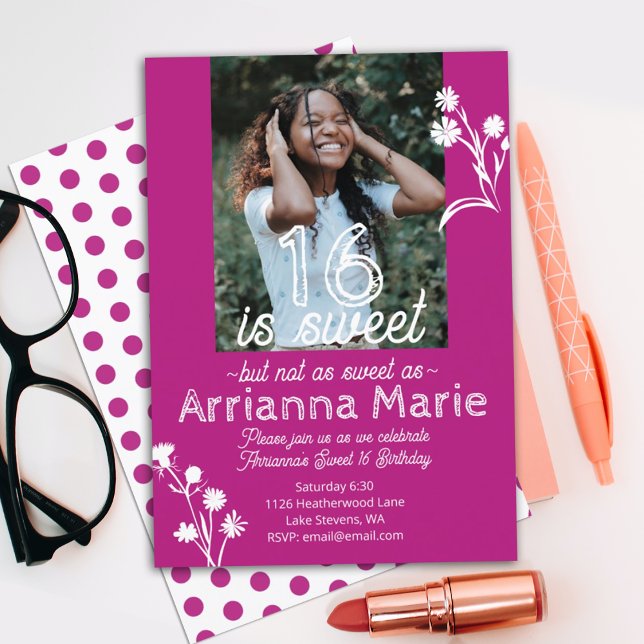Convites Rosa Negrito, Flores Brancas Doce 16 Aniversário (hot pink magenta sweet 16 sixteen party invitation, 16th birthday party invite floral wild flowers)
