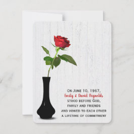 Convites Rosa vermelha Em Vaso Preto Na Madeira De Corte
