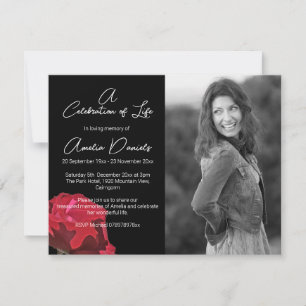 Convites Rosa vermelha sobre a Celebração Preta da Placa Li
