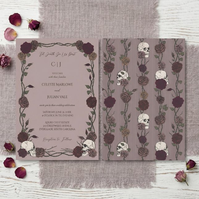 Convites Rosas Góticas Bege Claro Até a Morte Casamento (Hand-Drawn soft gothic light mauve wedding 'Til Death invitation with ink skulls and roses pattern)