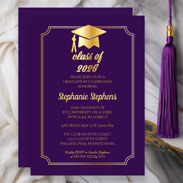 Convites Roxo Elegante | Parte Formandos do Boné Dourado (Class of 2026 Elegant Purple Gold College Graduation Party)
