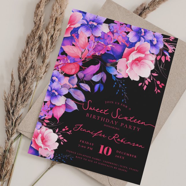 Convites Roxo Roxo Floral Doce 16 Aniversário Negro (Romantic Purple Floral Sweet 16 Birthday Black Invitation)