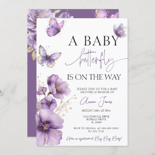 Convites Roxo Uma borboleta bebê está no caminho do chá de