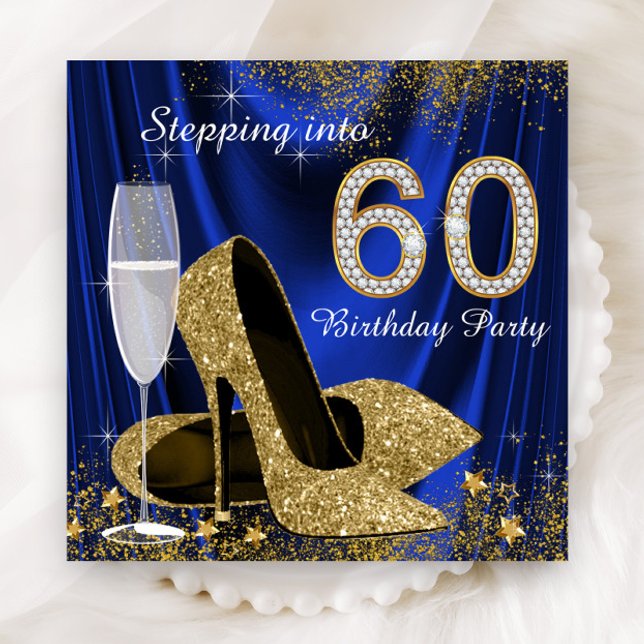 Convites Royal Blue Dourado Indo para 60 Festas de aniversá (Womans royal blue satin, gold high heels and diamond numbers 60th birthday invitation. )
