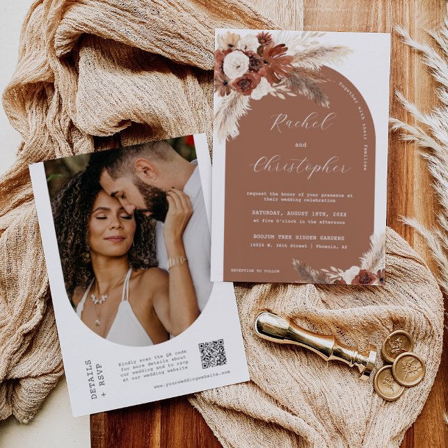 Convites Rust Boho Wedding Pampas Grass Arch Código QR (Criador carregado)