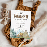 Convites Rustic A Little Camper Chá de fraldas<br><div class="desc">Este convite rústico divertido tem uma fonte de madeira chamada "CAMPER" e script. O fundo tem uma floresta aquosa,  montanhas e paisagem. É acabada pelos elementos de acampamento bronzeado,  verde e castanho,  que incluem uma tenda e um fogo. O dorso tem um padrão da mesma tenda de aquarela.</div>