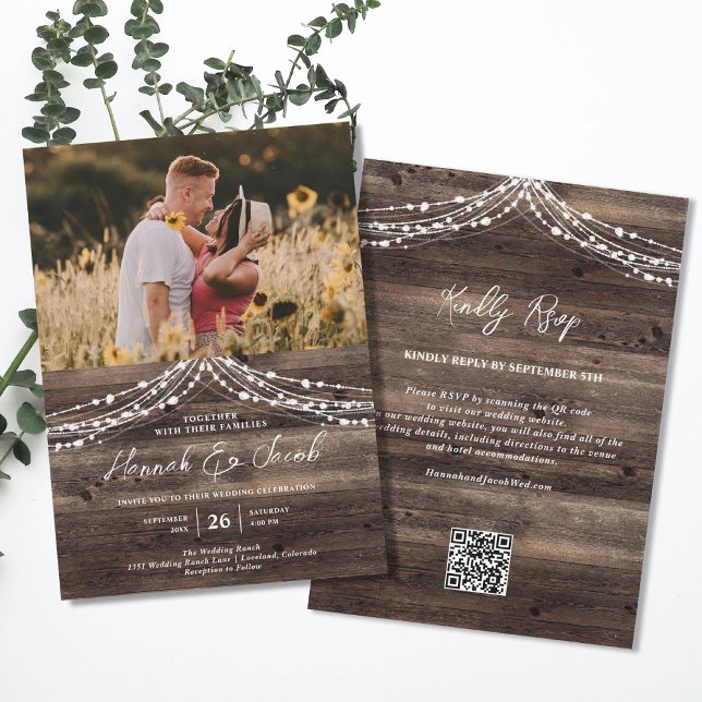 Convites Rustic Barn Wood String Light QR Code RSVP Casamen (Rustic Wood String Lights QR  RSVP Wedding Invitations)