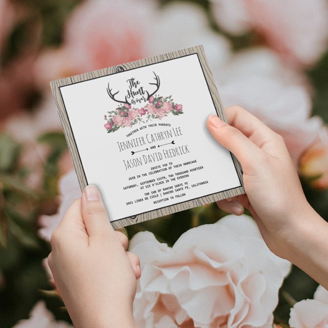 Convites Rustic Floral Barnwood Hunt está sobre o casamento (Criador carregado)