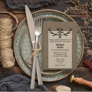 Convites Rustic Hunt está sobre Barnwood