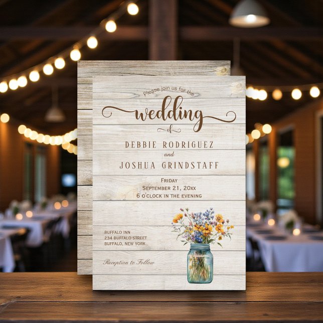 Convites Rustic Mason Jar Floral on Wood Wedding Invitation (Criador carregado)
