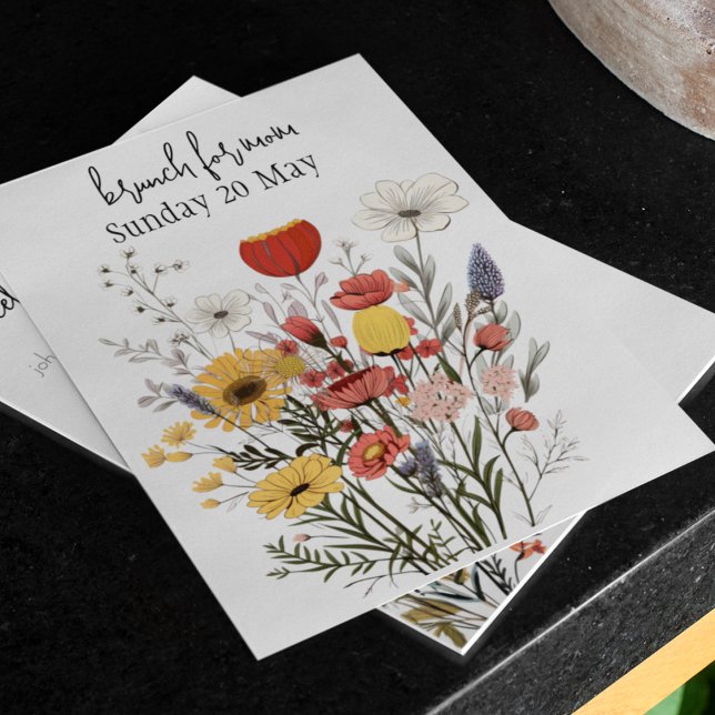 Convites Rustic Wildflower Dia de as mães Brunch (Rustic wildflower customizable Mother's Day Brunch invitation. )