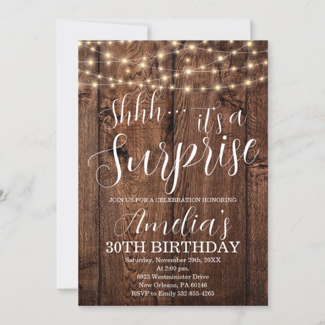 Convites Rustic Wood and String Light Surprise Aniversário (Frente)