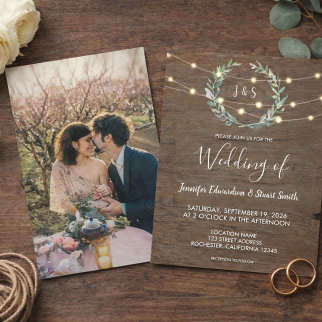 Convites Rustic wood string lights monogram photo Wedding (Rustic wood string lights monogram photo Wedding Invitation. For your rustic country wedding.)