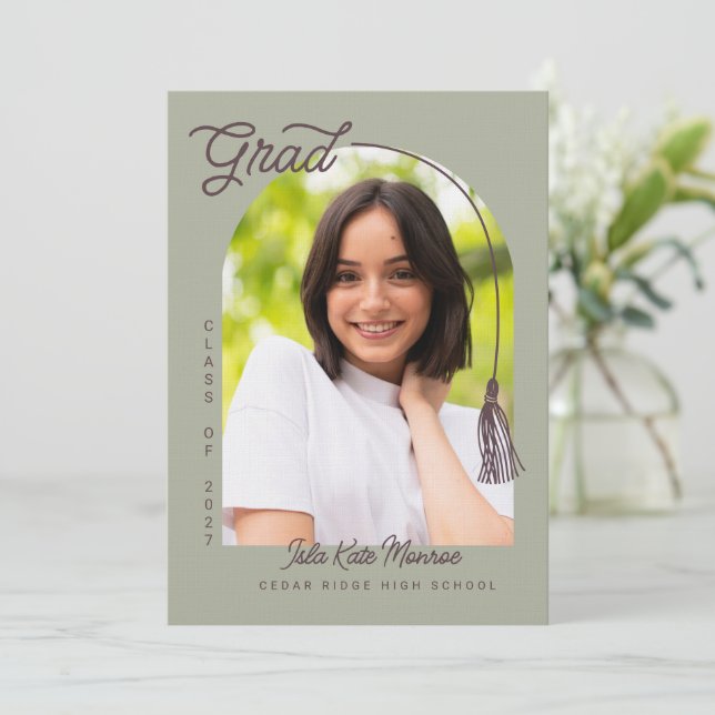 Convites Sage Tassel Grad Announcement with Photo (Em pé/Frente)