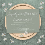 Convites Sage Verde Feliz Nunca Depois Do Casamento De Fest<br><div class="desc">Apresentando nomes de estilo de assinatura,  este sábio elegante e verde feliz para sempre após o convite de festas de recepção de casamento pode ser personalizado com suas informações em letras quicas. Projetado por Thisnotme©</div>