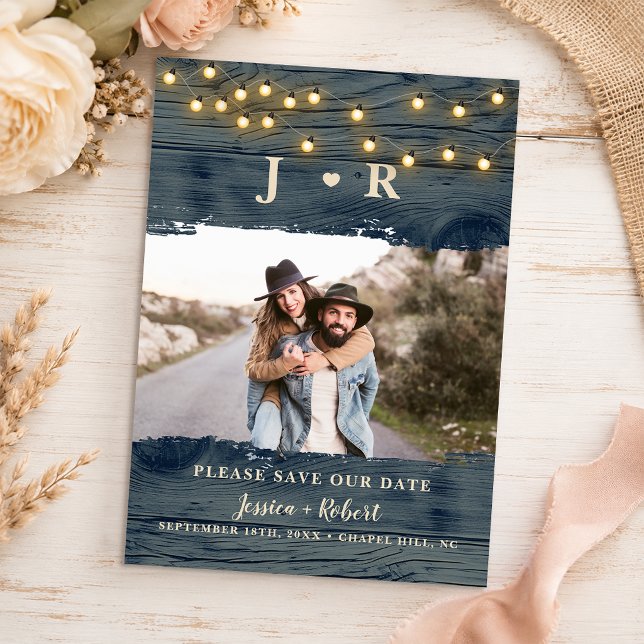 Convites Salvar a Data de Casamento Rústico em Azul Marinho (Rustic Navy Barn Wood Monogram Photo Save the Date Card)