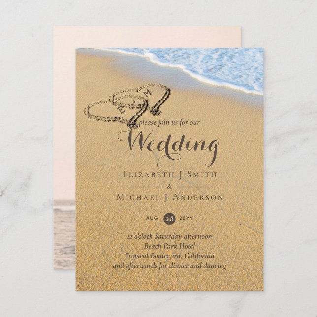 Convites Sandy Beach Names in Sand Hearts Ocean Wedding (Frente/Verso)