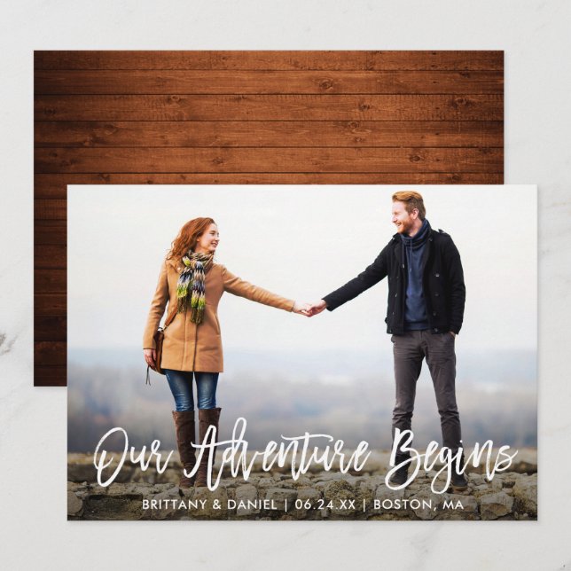 Convites Script Brusca Salve A Data Adventure Wood Card (Frente/Verso)