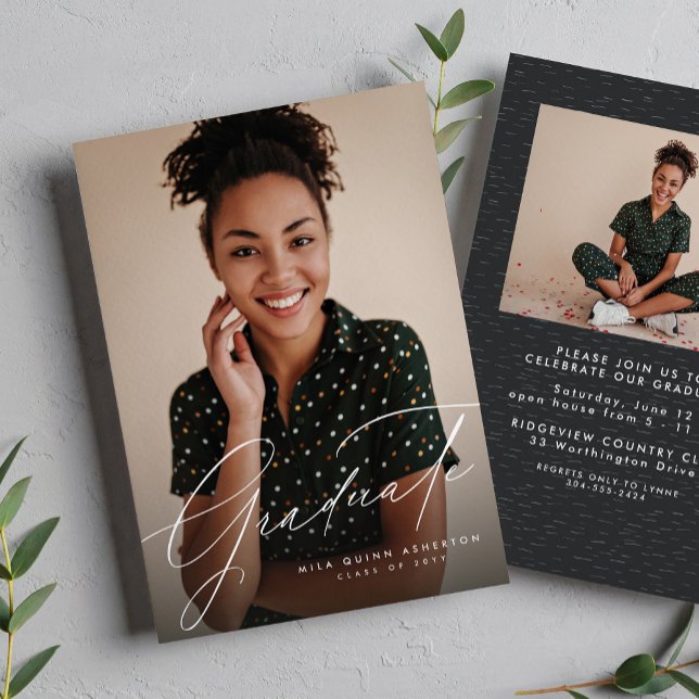 Convites Script elegante simples, duas fotos de graduação (Criador carregado)