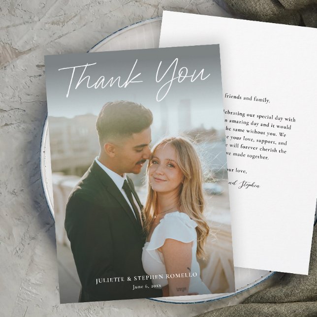 Convites Script Moderno Agradecimento Simples de Foto de Ca (A 2-sided Modern photo wedding thank you card with handwritten script typography overlay.)