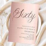 Convites script rosa gold simples 60º aniversário<br><div class="desc">Um convite moderno e na moda para uma 60ª festa de aniversário. fundo de gradiente rosa dourado e a palavra Cinquenta escrita com letras elegantes de letras grandes em ouro rosa escuro. Personalize e adicione um nome e detalhes da parte.</div>