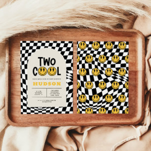 Convites segundo aniversário sorriso rosto retrógrado branc