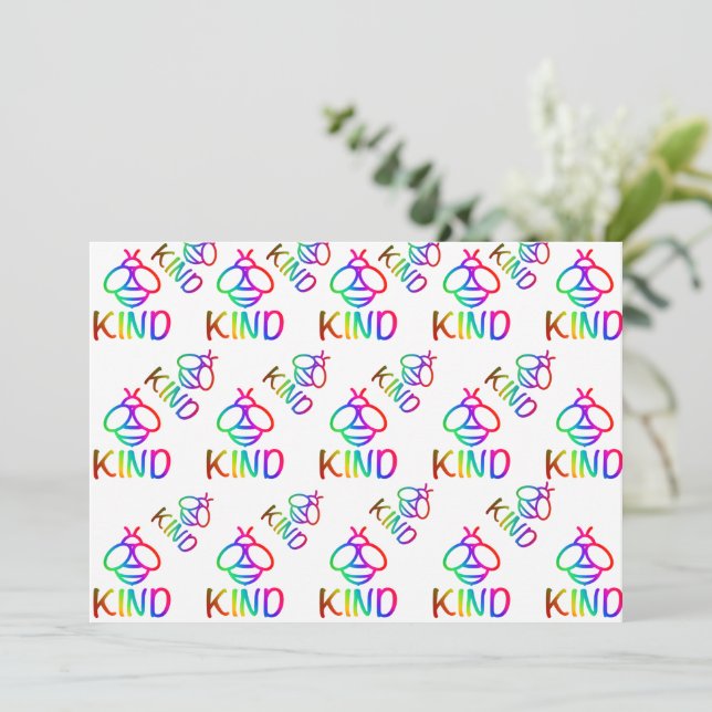 Convites Seja gentil, design de abelha colorida (Em pé/Frente)