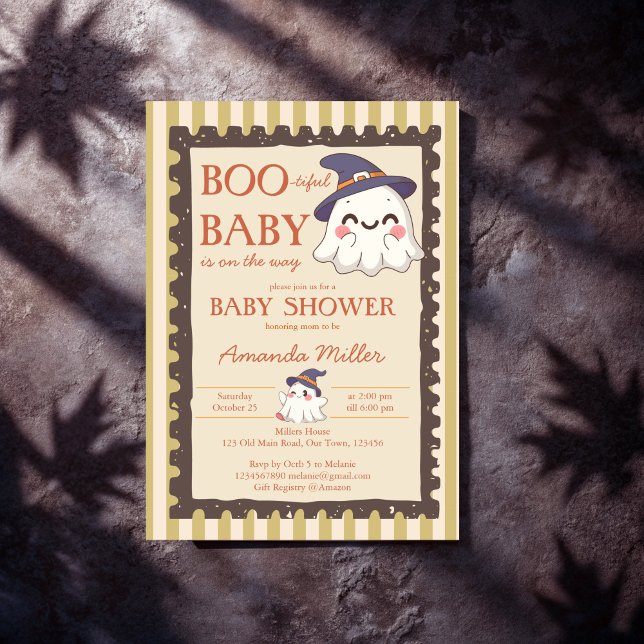 Convites Selo retro de fantasma Boo-tiful para chá de bebê  (Boo-tiful baby ghost retro hand drawn stamp stripped Halloween baby shower Invitation cards template)