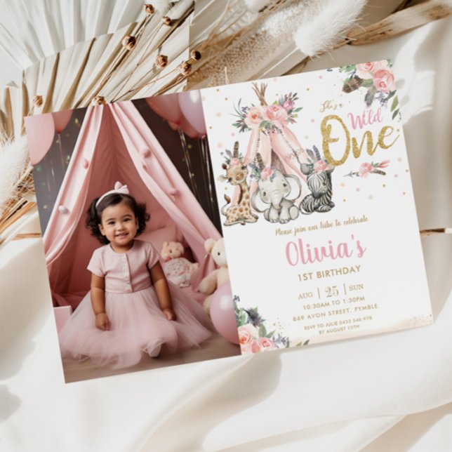 Convites Selva de Animais Selvagens Selvagens Um primeiro a (tribal boho pink teepee jungle animals elephant giraffe she's a wild one 1st birthday picture invite)