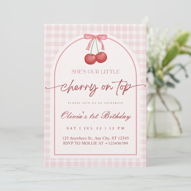 Convites She is the Cherry on Top Gingham 1st Birthday (Em pé/Frente)