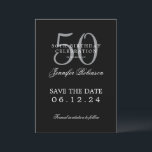 Convites Silver Black 50th Birthday Guarde a Data<br><div class="desc">Design de "50ª Festa de aniversário" elegante com script de tipografia formal,  nome personalizado e texto detalhado. Fácil de usar e fácil de personalizar. Faça o pedido hoje!</div>