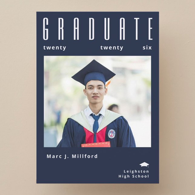 Convites Simple class of 2026 navy photo grad announcement (Criador carregado)