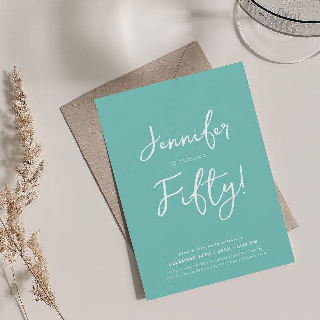 Convites Simples e moderno, mínimo, 50. º aniversário - Lei (Simple Modern Minimal 50th Birthday Script Teal Invitation)