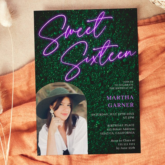 Convites Sinal de Neon púrpura arco de foto verde Sweet 16 (Criador carregado)