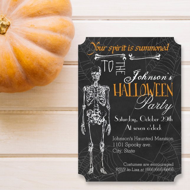 Convites Skeleton Spider Web Spirit Festa de Halloween (Invite your friends spirits to your spooky Halloween party with this black charcoal skeleton design.)