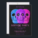 Convites Skull Funny Purple Gothic Birthday RIP para seus 2<br><div class="desc">Cabeça de crânio engraçada Gótica cor-de-rosa púrpura azul pop,  estilo de arte Halloween Festa de aniversário RIP Para seus convites de cartas chatas. Divertido,  aniversário de 30 anos assustador. Três crânios design com olhos paternais. Trendy,  única,  assustadora,  inspirada moderna. Imagem copyright Marg Seregelyi Fotografia.</div>